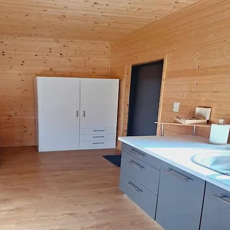Дом отдыха Homes Near The Beach, 2 Bedrooms Хлопы