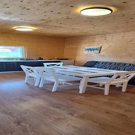 Homes Near The Beach, 2 Bedrooms Casa vacanze Chłopy